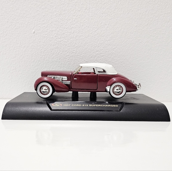 Signature Models 1937 Cord 812 Supercharged Coupe Diecast Car Model - Picture 1 of 15